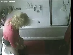 L'ufficiale ha arrestato due troie nere e video porno italiani massaggi ha scopato le femmine nel cappuccio.