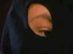 Cagna in perizoma con tagli film ose italiani accarezza la figa.