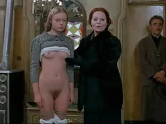 La troia ha erotici francesi deciso di andare a lavorare come cameriera, ma qui deve anche vincere il sesso