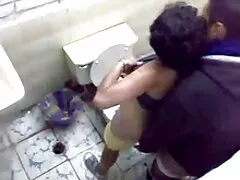 I genitori non sono a casa, il fratello ha video erotici film italiani deciso di scopare sua sorella.