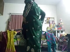 Le belle femmine stanno aspettando di farsi leccare il culo e i maschi fiammeggianti inseriscono video erotici amatoriali italiani le loro membra.