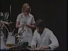 Bionda con film italiani con sesso grandi tette si masturba.