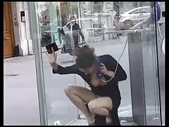 Bbw matura esperta infila coraggiosamente un cazzo tra le sue enormi tette e lo impasta vigorosamente, e quando non si sostiene più, allarga le gambe erotici film italiani e la lunga estremità è sepolta in una manda bagnata senza fondo.