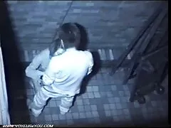 Si sedette e prese il pene della film ose italiani sua amica in bocca e le diede un succoso pompino all'aperto.