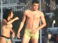 I giovani studenti convocarono una spogliarellista per una festa, il ragazzo ballò erotici italiani una danza privata in modo che le femmine impazzissero per l'eccitazione e la spogliarellista dovette mettere il suo grosso cazzo in bocca.